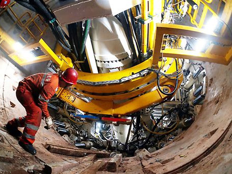 地鐵2號線首臺盾構機始發(fā)(圖1) 地鐵2號線首臺盾構機始發(fā)