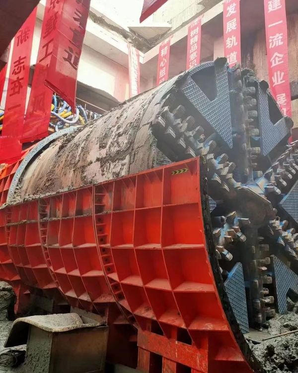 喜訊?。?！北京地鐵17號線左線昨日順利接收成功，北京建工土木工程有限公司攜手河南隧通機械有限公司為中國現(xiàn)代化建設(shè)再立新功！(圖6)