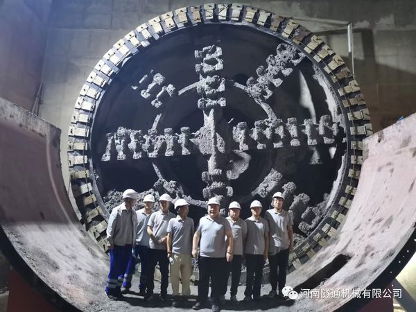 喜訊?。?！北京地鐵17號線左線昨日順利接收成功，北京建工土木工程有限公司攜手河南隧通機械有限公司為中國現(xiàn)代化建設(shè)再立新功！(圖5)